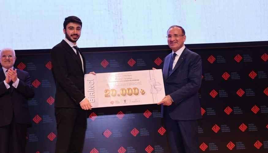 Hukuk Lisans Öğrencimiz Makale Yarışmasında Birinci Oldu
