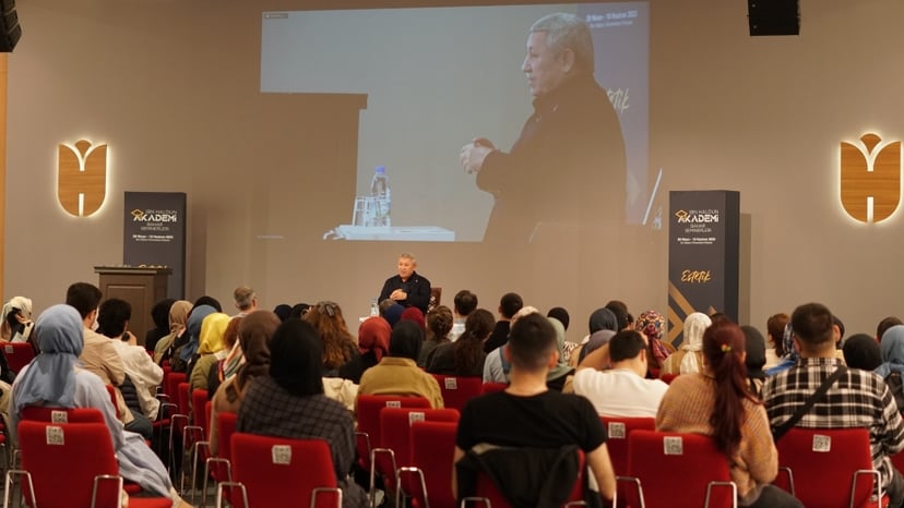 İbn Haldun Akademi'de Bu Hafta Estetiğin Fizik, Matematik, Sanat, Tasavvuf ve Güzellik ile İlişkisi Konuşuldu