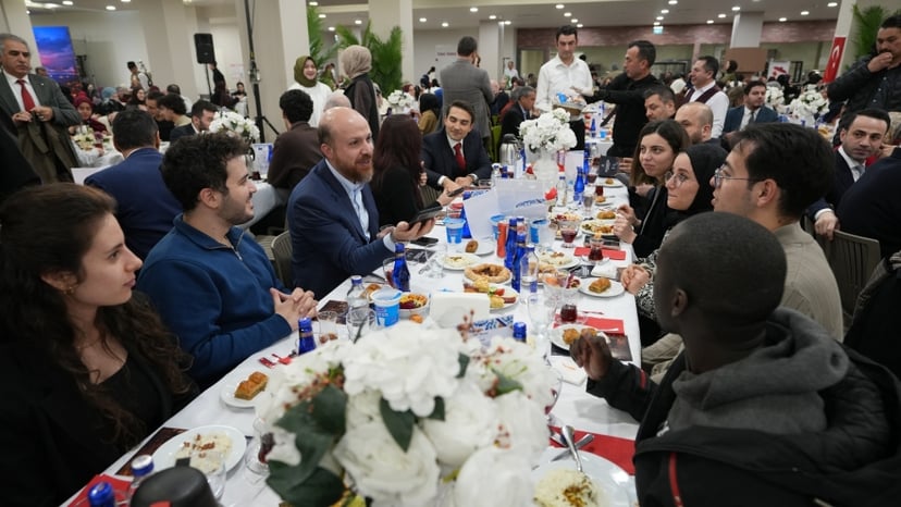 İbn Haldun Üniversitesi Mensupları Geleneksel Aile İftarıyla Bir Araya Geldi