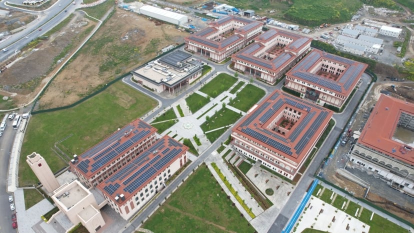 Kurulumuna Başlanan Güneş Enerjisi Panelleriyle İbn Haldun Üniversitesi Tükettiğinden Fazlasını Üretecek